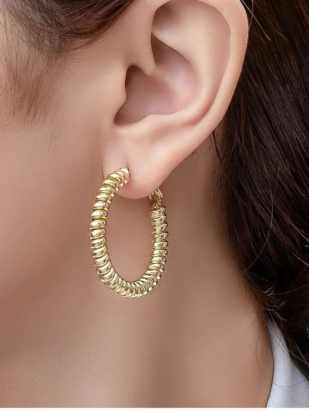 Gold Textured Ribbed Hoop Earrings Q1241
